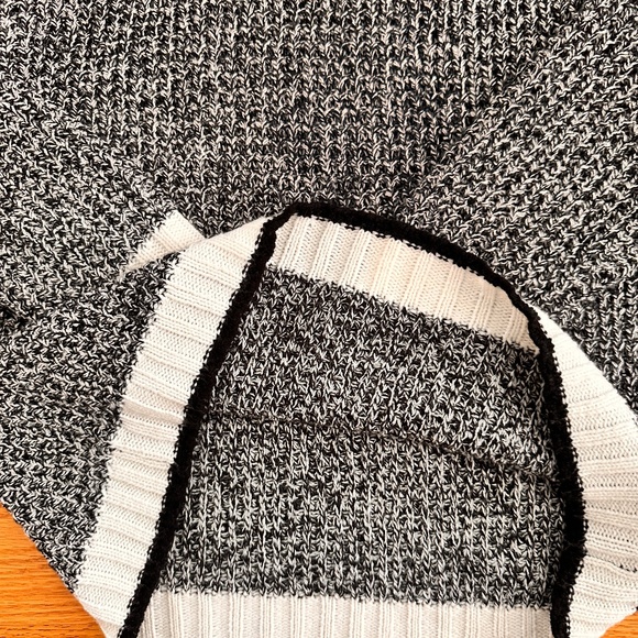 H&M Divided Long Turtleneck Sweater (M) - Picture 6 of 10